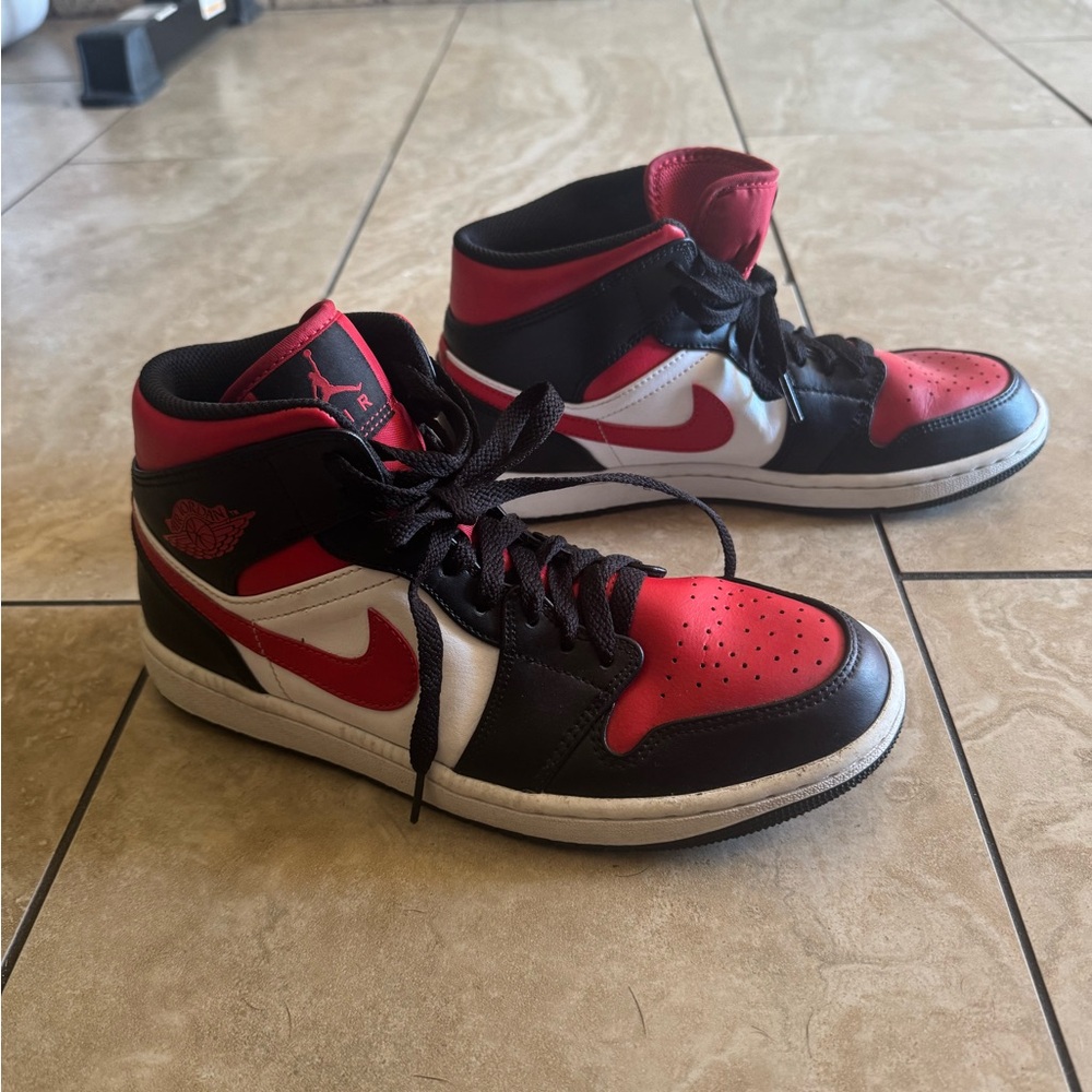 Nike Air Jordans Men's Black, Red, and White Sneakers- Size 8